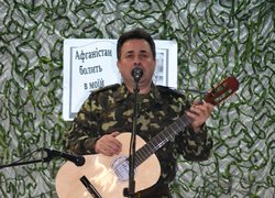 Командир військової кафедри Валерій Цкітішвілі заспівав пісню «Один патрончик на двоих»